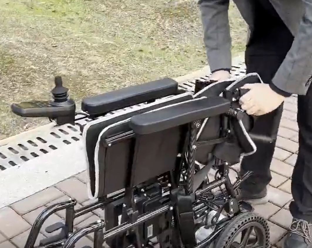 E-Traveller Voyager Electric Wheelchair - Australian Assistive Technology Centre