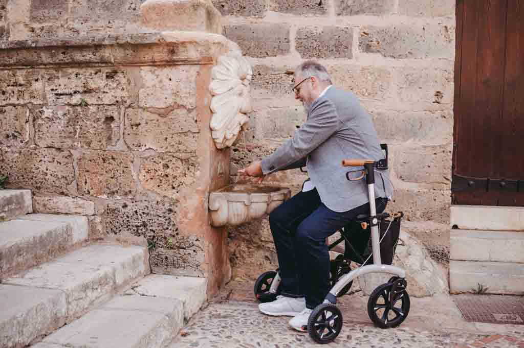 Saljol Aluminium Rollator - Australian Assistive Technology Centre